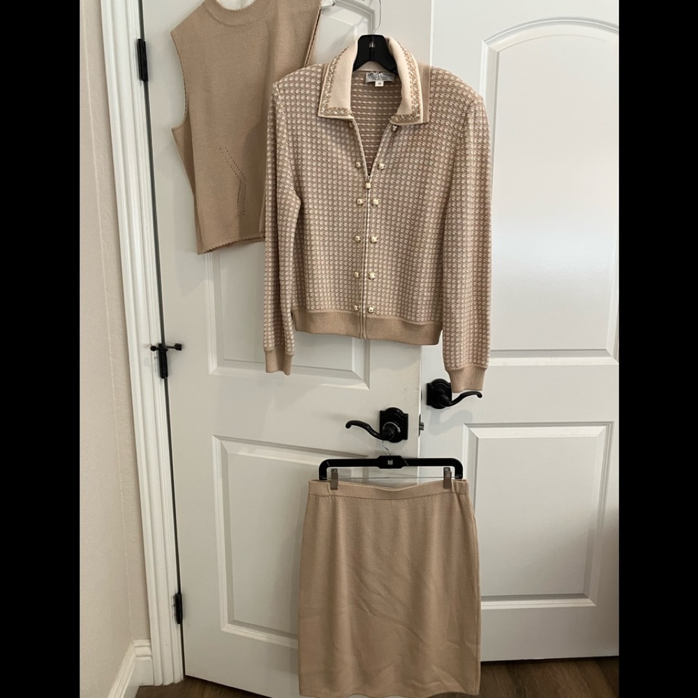 Gorgeous St John 3 Piece Outfit